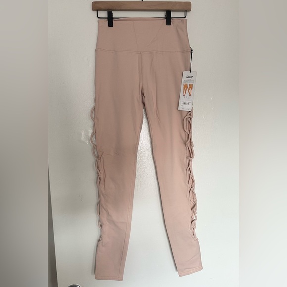 ALO Yoga Pants - Alo Yoga Interlace Leggings in Nectar